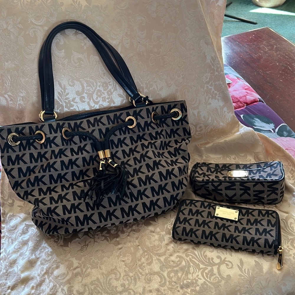 Purse/matching wallet and cosmetic bag